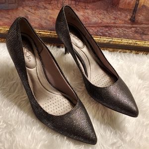 NWOB Life Stride Dress Pumps Style: SEVYN